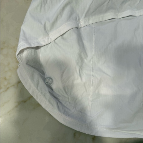 White lululemon speed up, size 8, 4 inch worn once - Picture 3 of 4